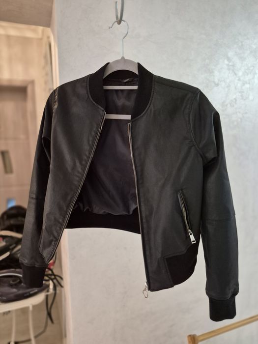 Geaca dama  Guess marimea L