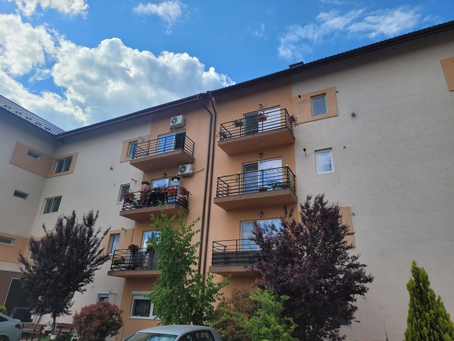 Vind apartament 4 camere