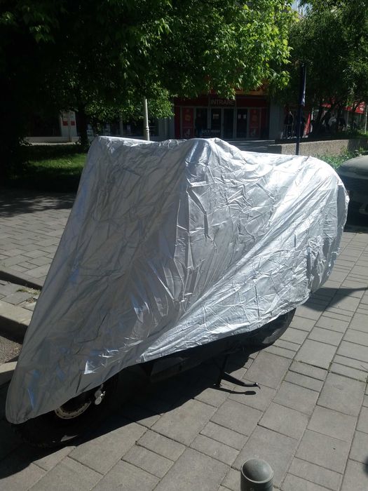 Prelata husa moto scuter bicicleta motocicleta  200-220x120x100cm 40 lei,  250x125x100cm 45 lei, 300x130x110cm 50lei, fas impermeabil 4 inele prindere