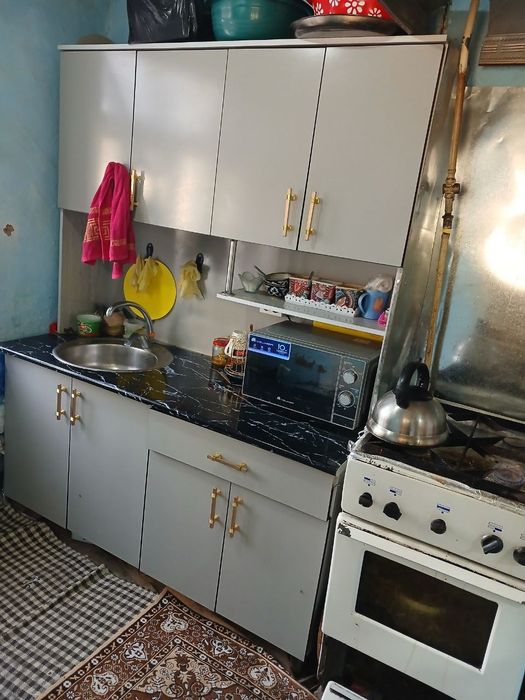 Hovli sotiladi temir yul vagzal partiya uylari 1.8 sotix narxi 380mil