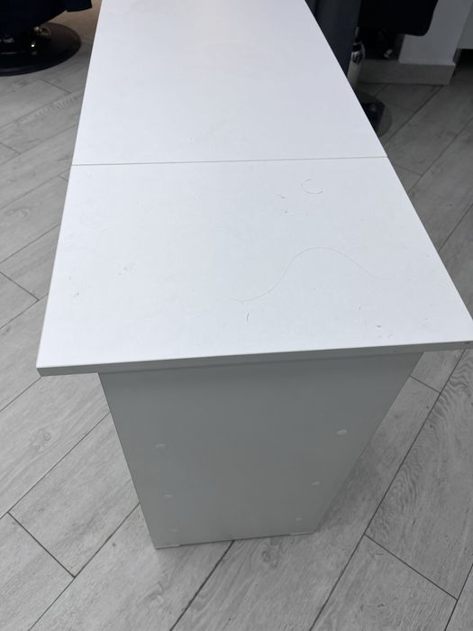 Маникюрный стол в комплекте