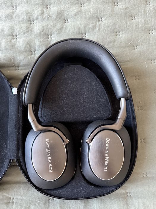 Bowers & Wilkins Px8