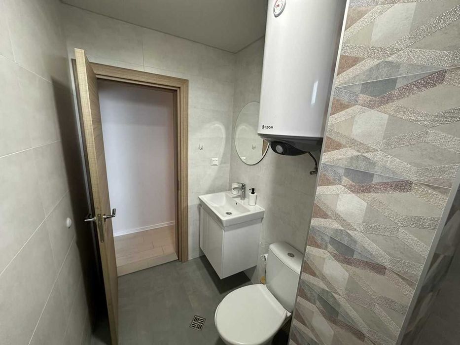 Дава се под наем Двустаен апартамент в Варна, Център - 70 кв.м за 398.82 € - Снимка #21