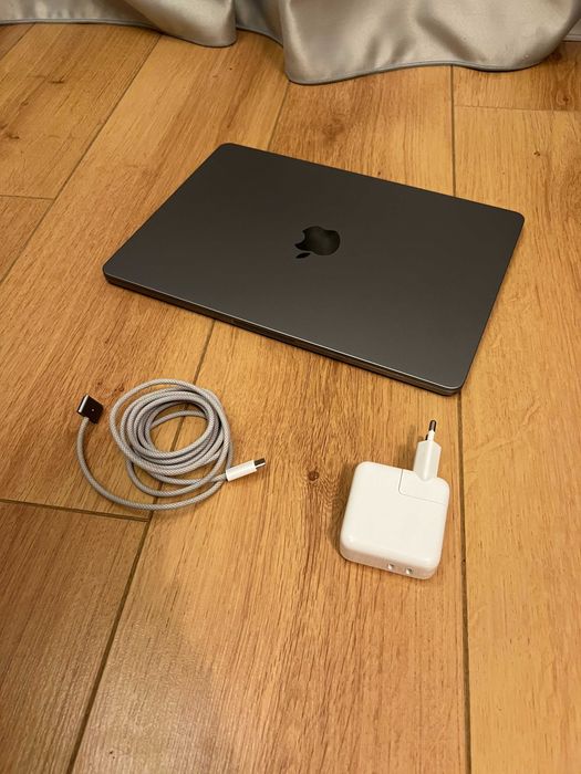 MacBook Air 13” M3 Лаптоп / 24GB RAM / 512GB SSD / Space Gray