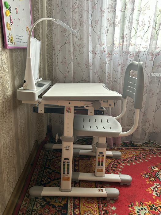 Срочно Продам детский стол со стулом