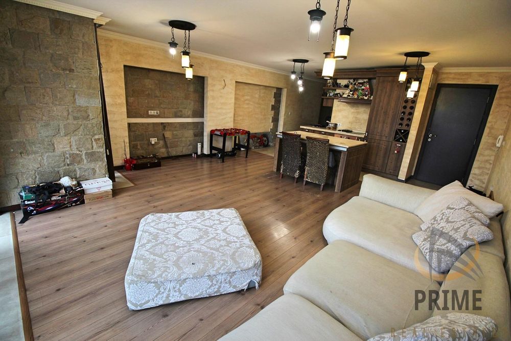 Дава се под наем Двустаен апартамент в Бургас, Център - 100 кв.м за 700 € - Снимка #4