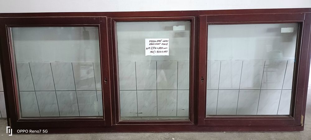 Vând uși și ferestre noi realizate din lemn stratifica