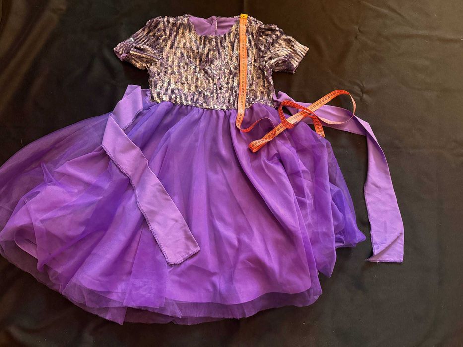 Платья НОВЫЕ детские нарядные разные