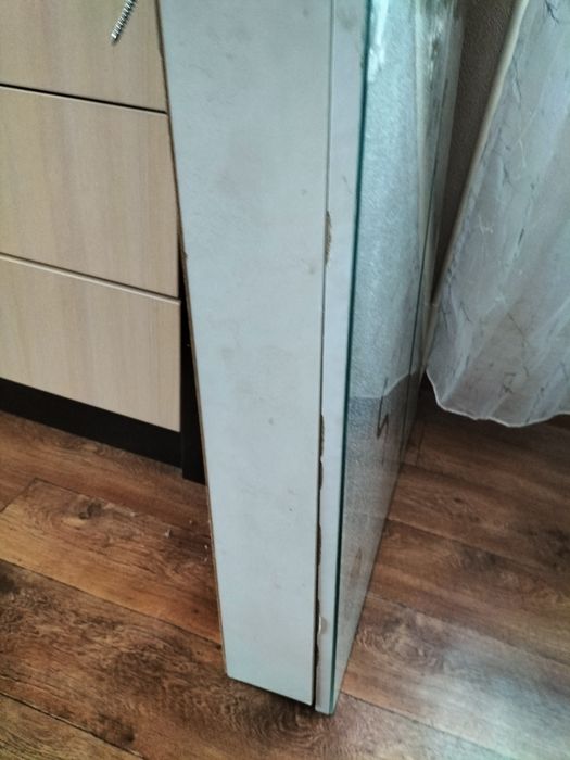 Продам зеркало со шкафчиком бу
