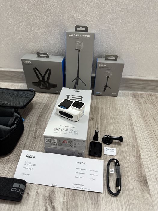 GoPro Hero 13 Black / Limited Edition Polar White / + accesorii GoPro.