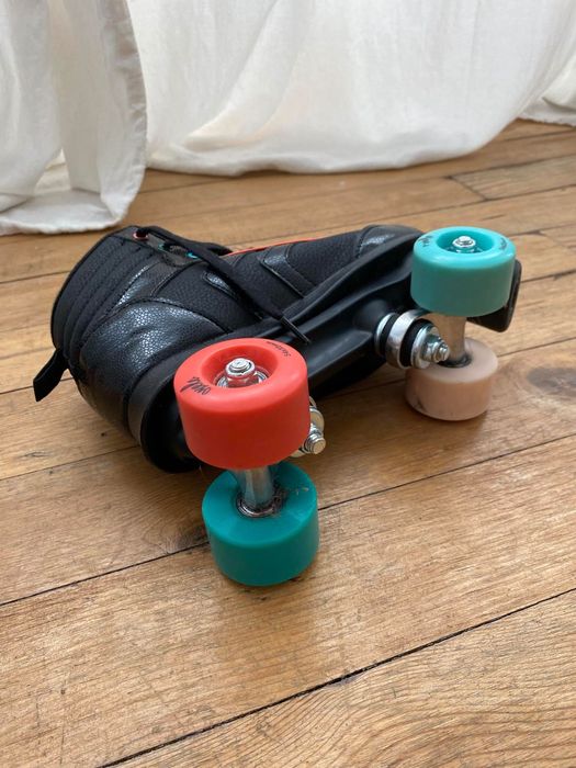 Кънки / Ролери 38 номер + каска + наколенки + сак Decathlon