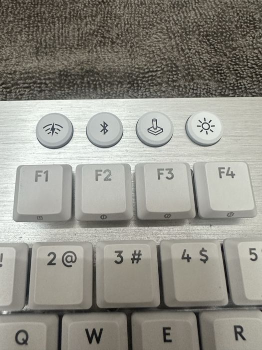 Logitech G915 X Lightspeed TKL