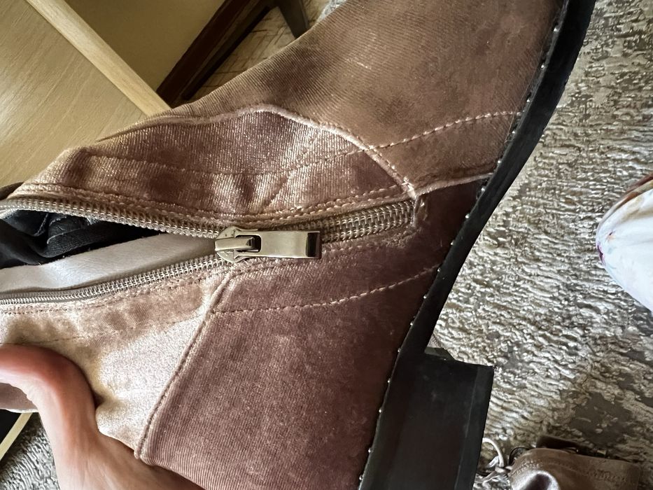 Продаю велюровые сапоги