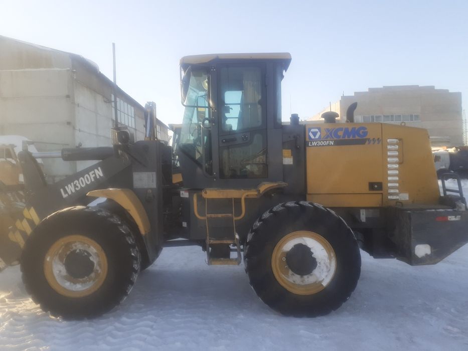 Продам фронтальный погрузчик