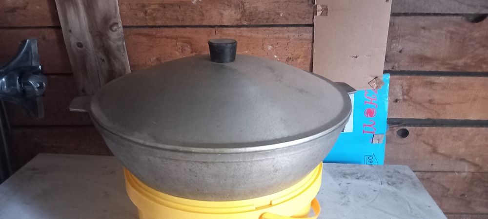 Продам чугунный казан