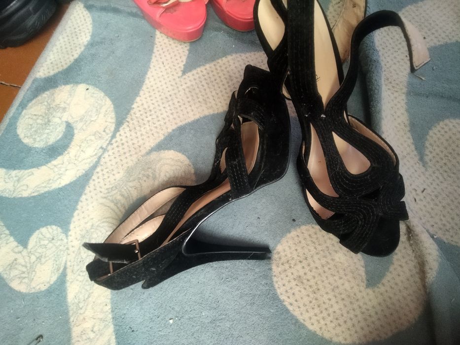 Продам туфельки на высоком каблуке