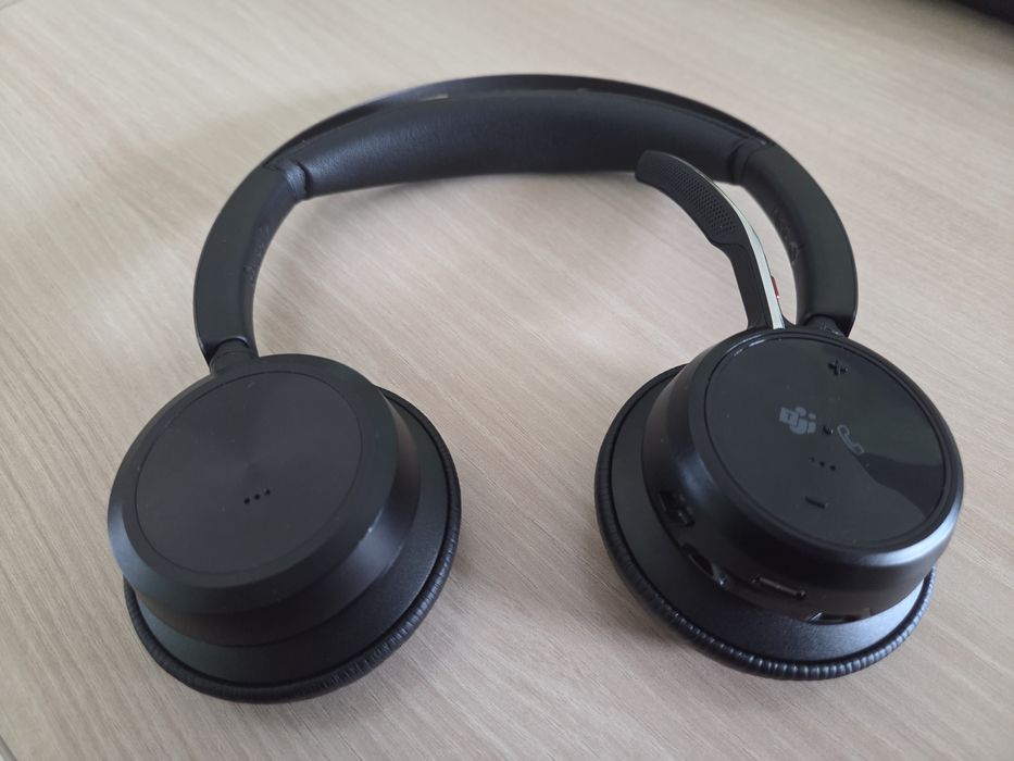 Poly Voyager Focus 2 - безжични слушалки