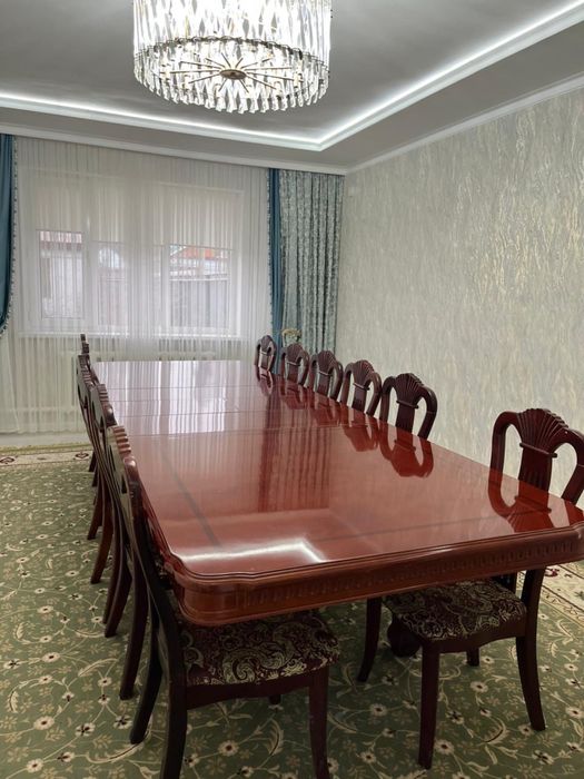 Продам гостевой стол со стульями.