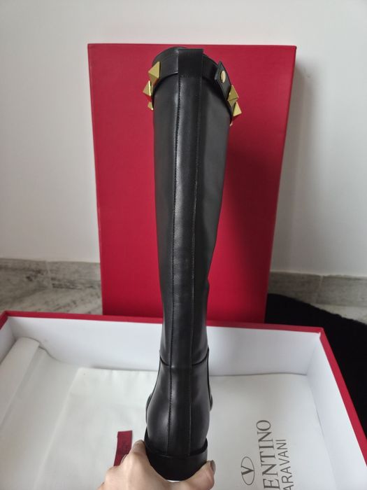 Valentino Garavani Roman Stud Round Toe Boots