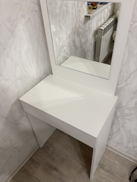 Прлдам туалетный столик