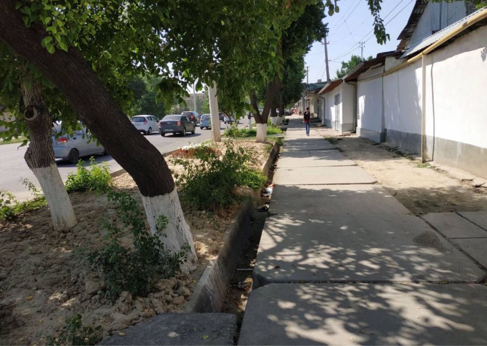 Uy sotladi yer  biznes uchun shahrnig ôzida