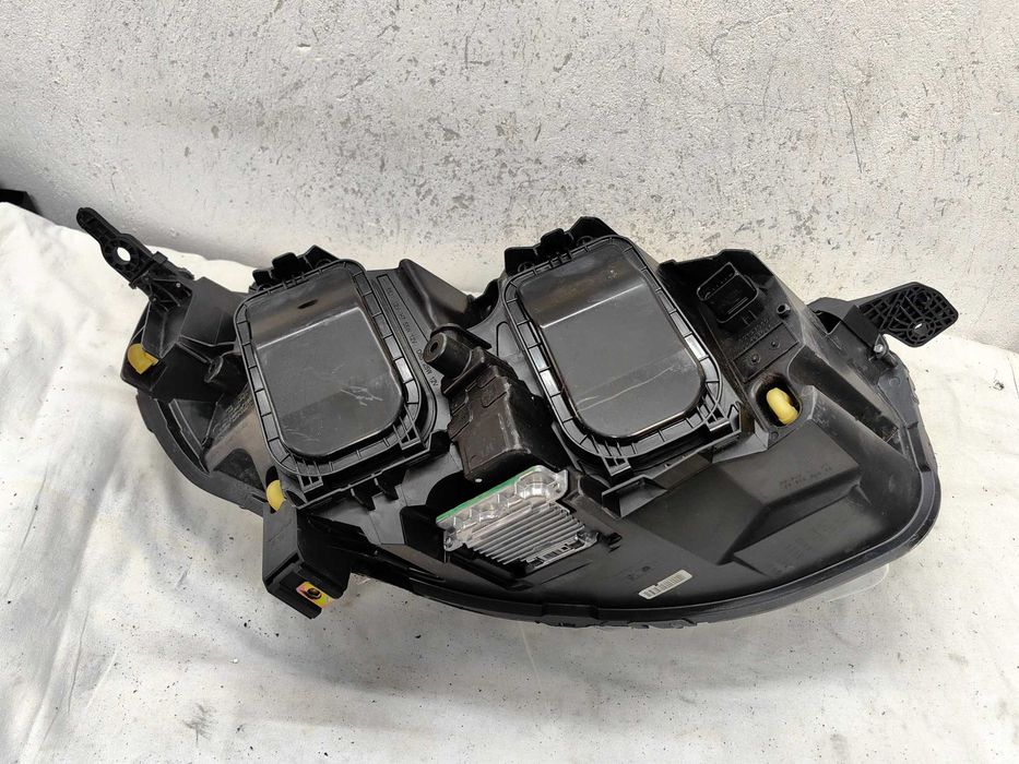 Оригинален фар Пежо Експерт  Peugeot Expert Xenon