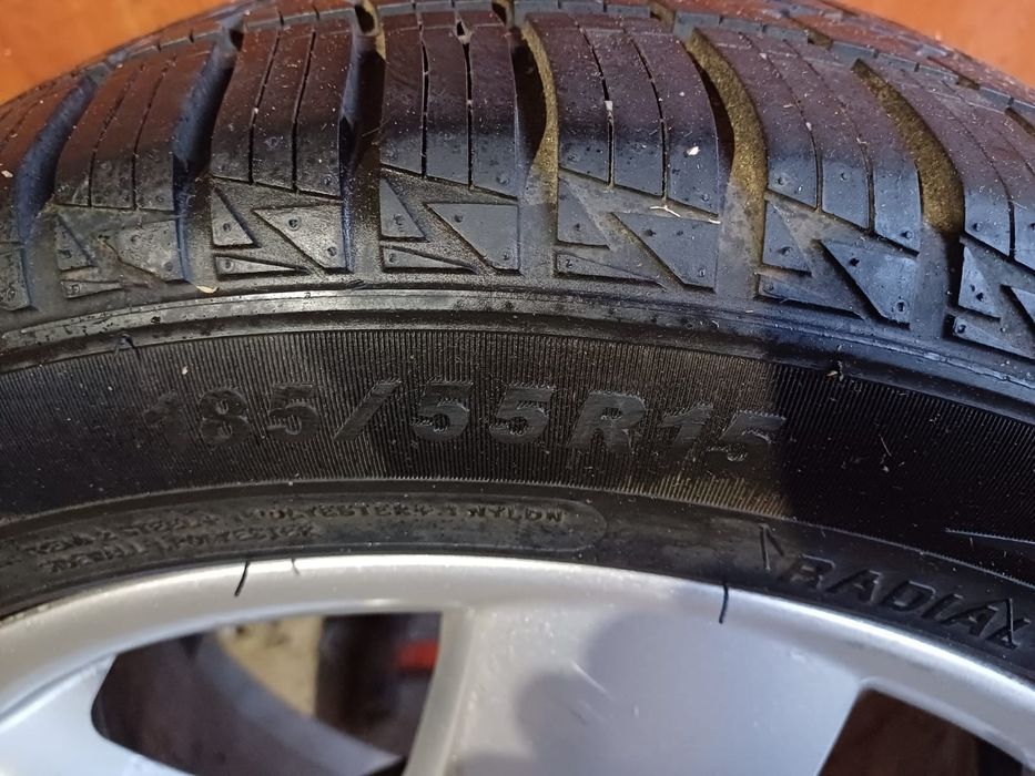 Jante din aliaj cu Anvelope noi 185x55r15 pentru polo sau golf.