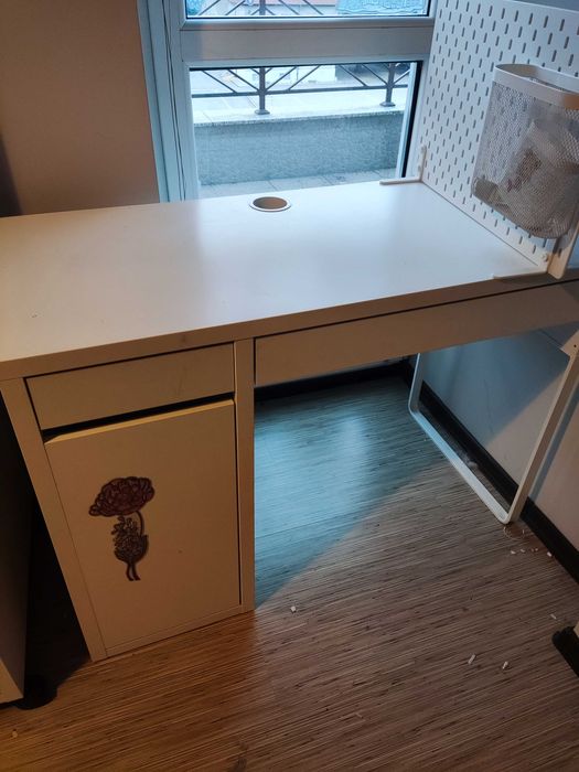 Ученическо бюро и етажерки