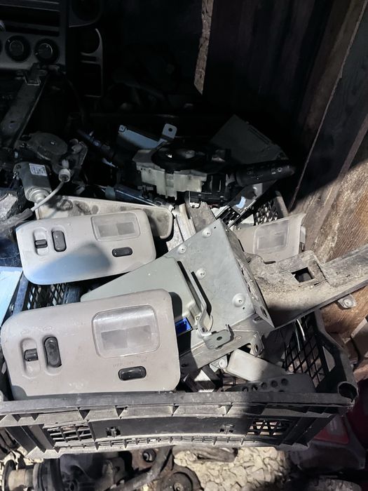 Nissan x trail 2.0 / 2.5i над 10 джипа на части всичко налично