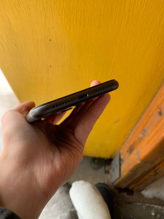 Айфон 11, в неплохом состоянии