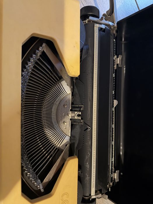 masina de scris perfect functionala