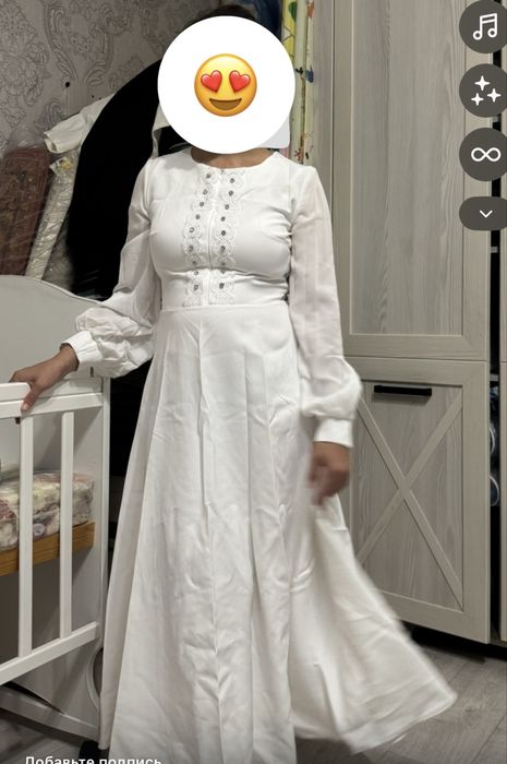 Продам платья белые