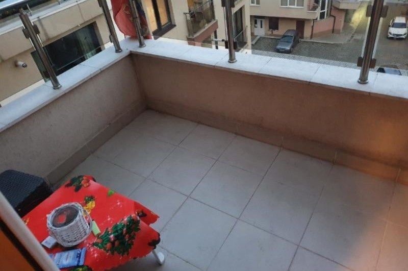 Двустаен апартамент в кв. Света Троица