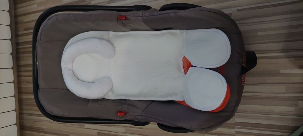 Столче за кола 0-13 кг.+ подложка лорели