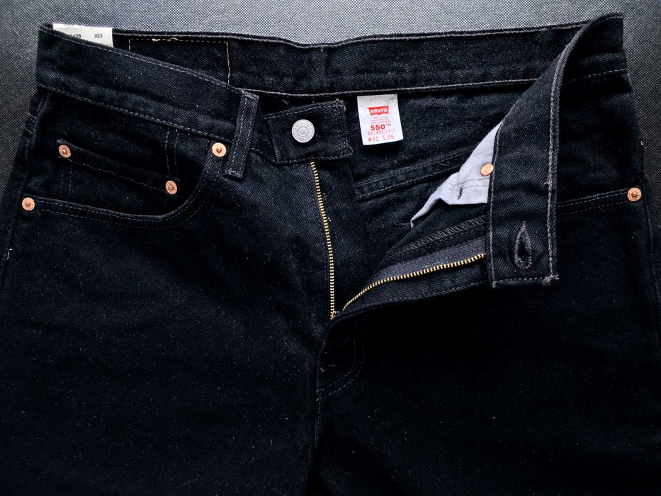 VINTAGE 1999 Made in Mexico LEVI'S® 550™ Relaxed Fit Jeans — W32½ L36