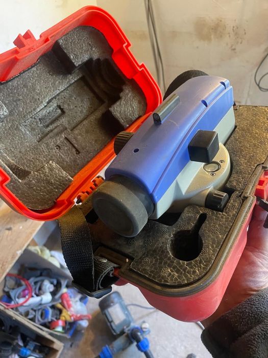 Продам Невелир .