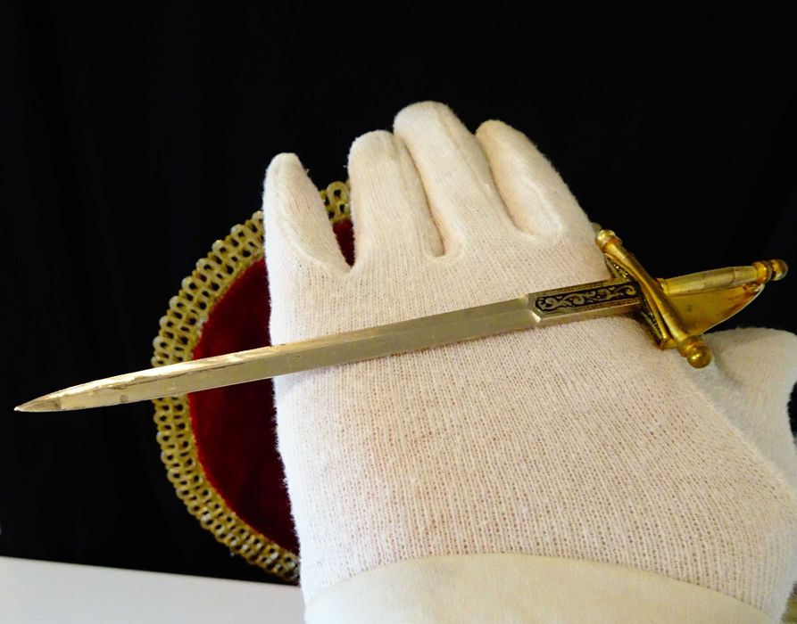 Toledo,нож за писма 28 см.,с позлата и кания.