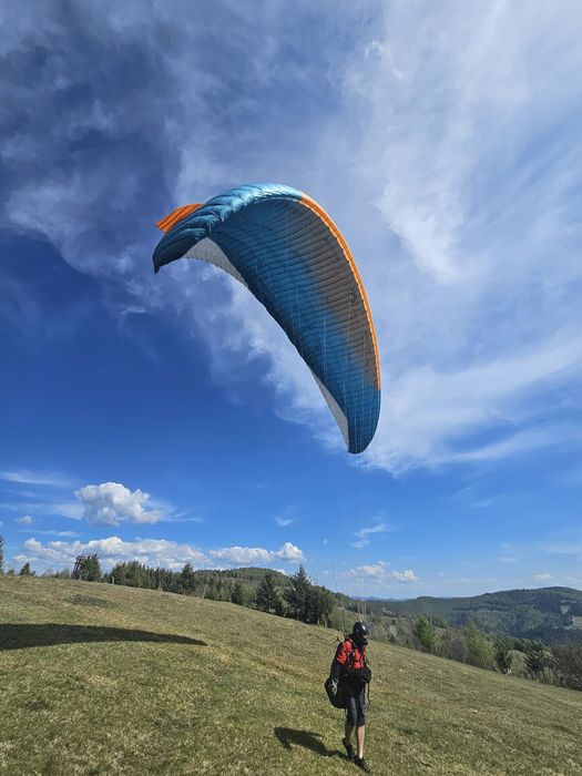 Vând echipament parapantă