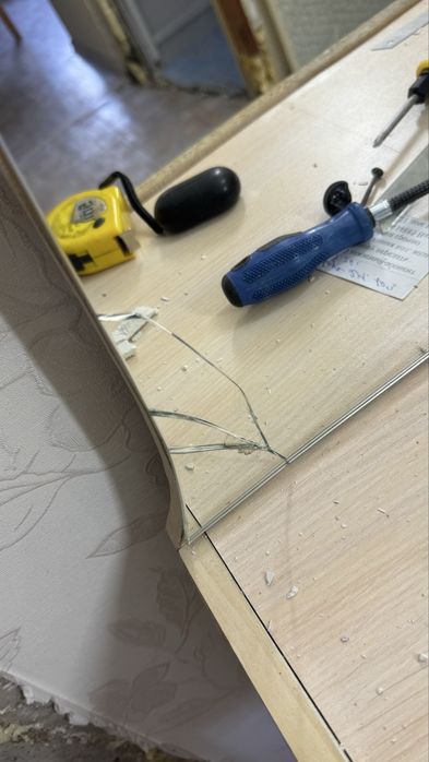 Отдам комод с зеркалом