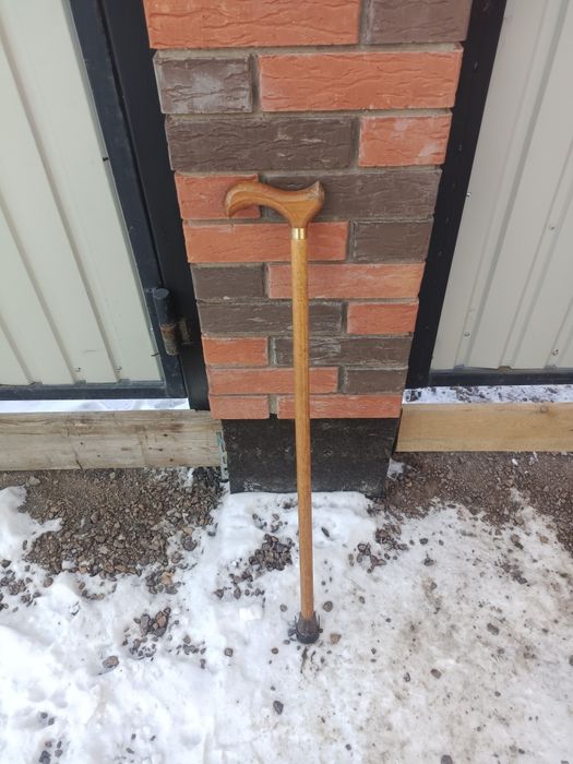 Продам трость для пожилых людей