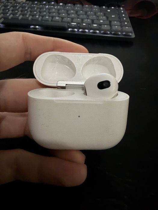 casca stanga si carcasa airpods 3