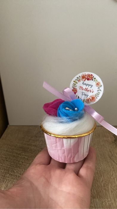 Декорации с цветя от филц- първи учебен ден