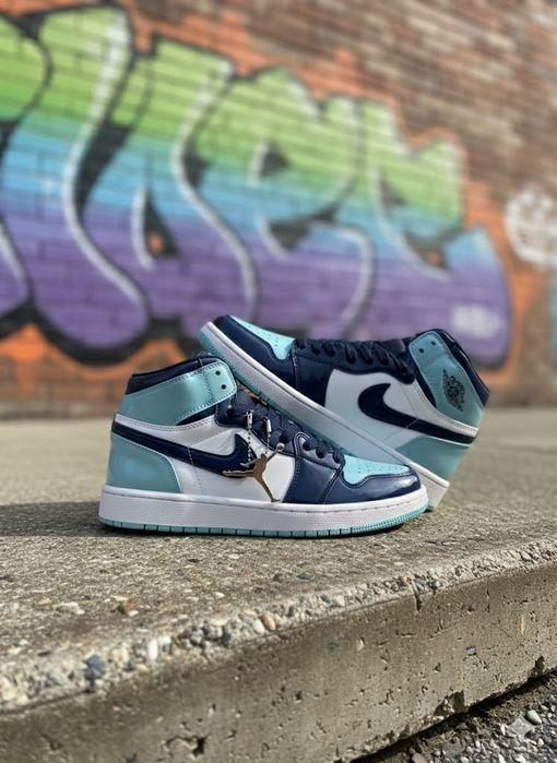 Adidași Jordan 1 Mid UNC Toe Bred