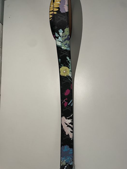 Curea Louis Vuitton Black Floral Edition cu cataramă LV metalică