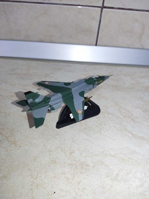 Avion metalic Jaguar A scara 1:100