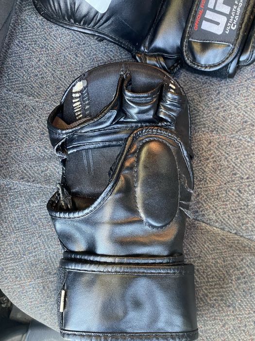перчатка и шлем б/у,состояние нормальное