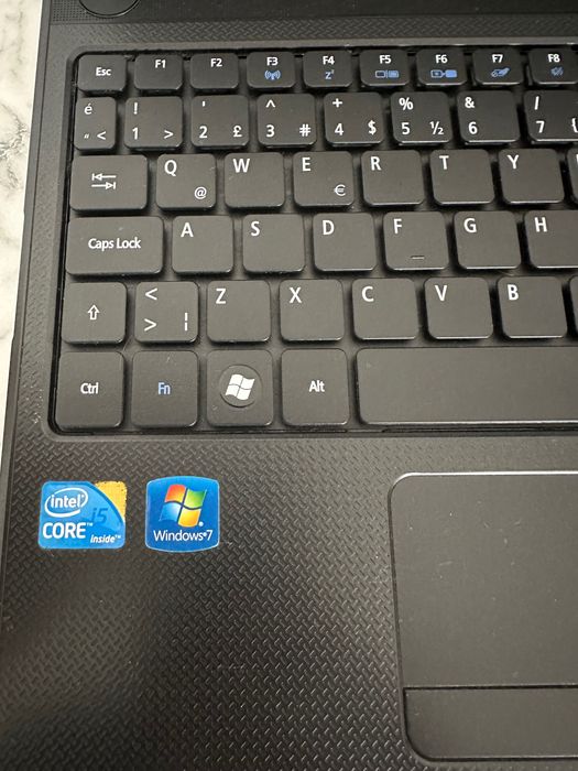 Продавам лаптоп ACER във перфектно състояние.