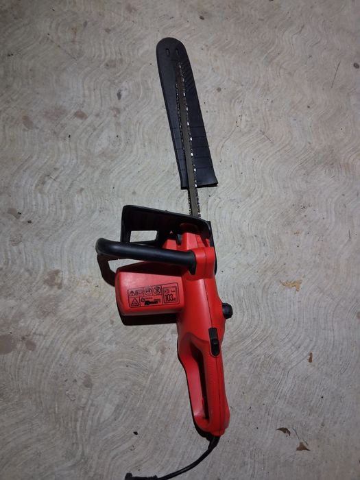 Fierăstrău electric cu lanț Black & Decker GK1940T