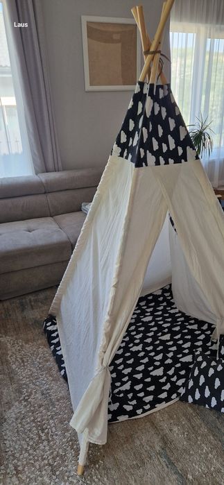Cort Copii Teepee folosit in interior