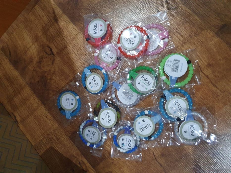 Гривни Lokai